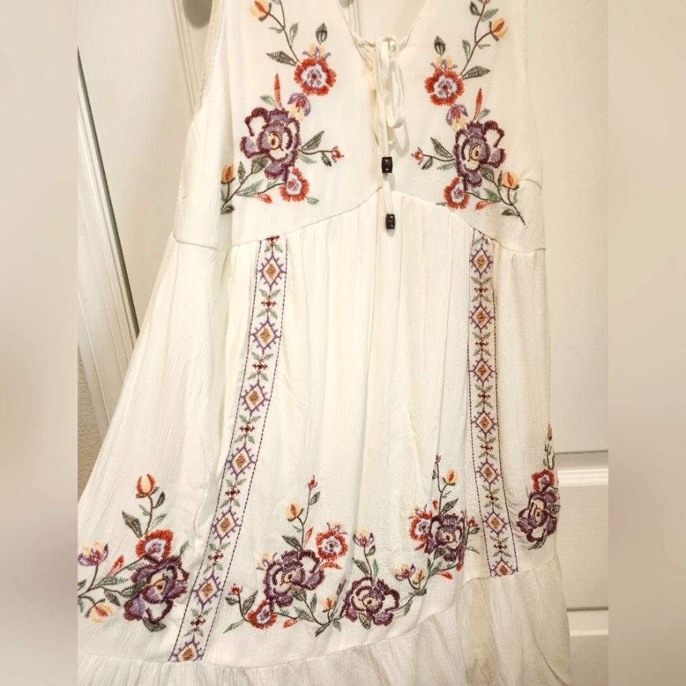 Xhilaration embroidered dress - Picture 2 of 5